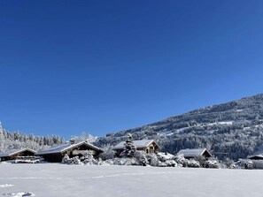 Exterior - Cozy Studio for 2 with Balcony, Near Ski Lifts, Covered Parking - Demi-Quartier (Demi-Quartier)