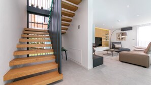 Televisión y chimenea 