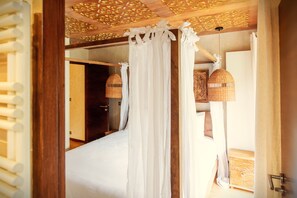 2 bedrooms, iron/ironing board, travel cot, Internet