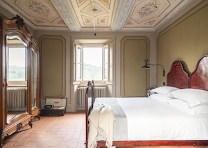 Comfort Suite | 1 bedroom, minibar, individually decorated, individually furnished