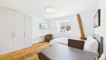 1 slaapkamer, een strijkplank/strijkijzer, reisbedje, gratis wifi