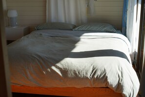 2 bedrooms, desk, free WiFi, bed sheets