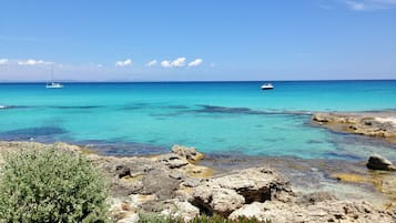 Una playa cerca
