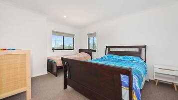 4 bedrooms, desk, iron/ironing board, free WiFi