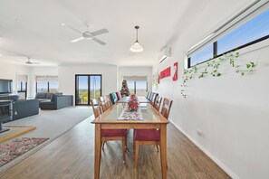 Dining - Wheeler’s Paradise (Paradise Beach)