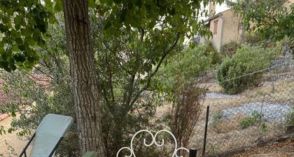 Jolie maison de village, Ă 2 min Ă pied du lac d'Esparron de Verdon (2-7 pers)