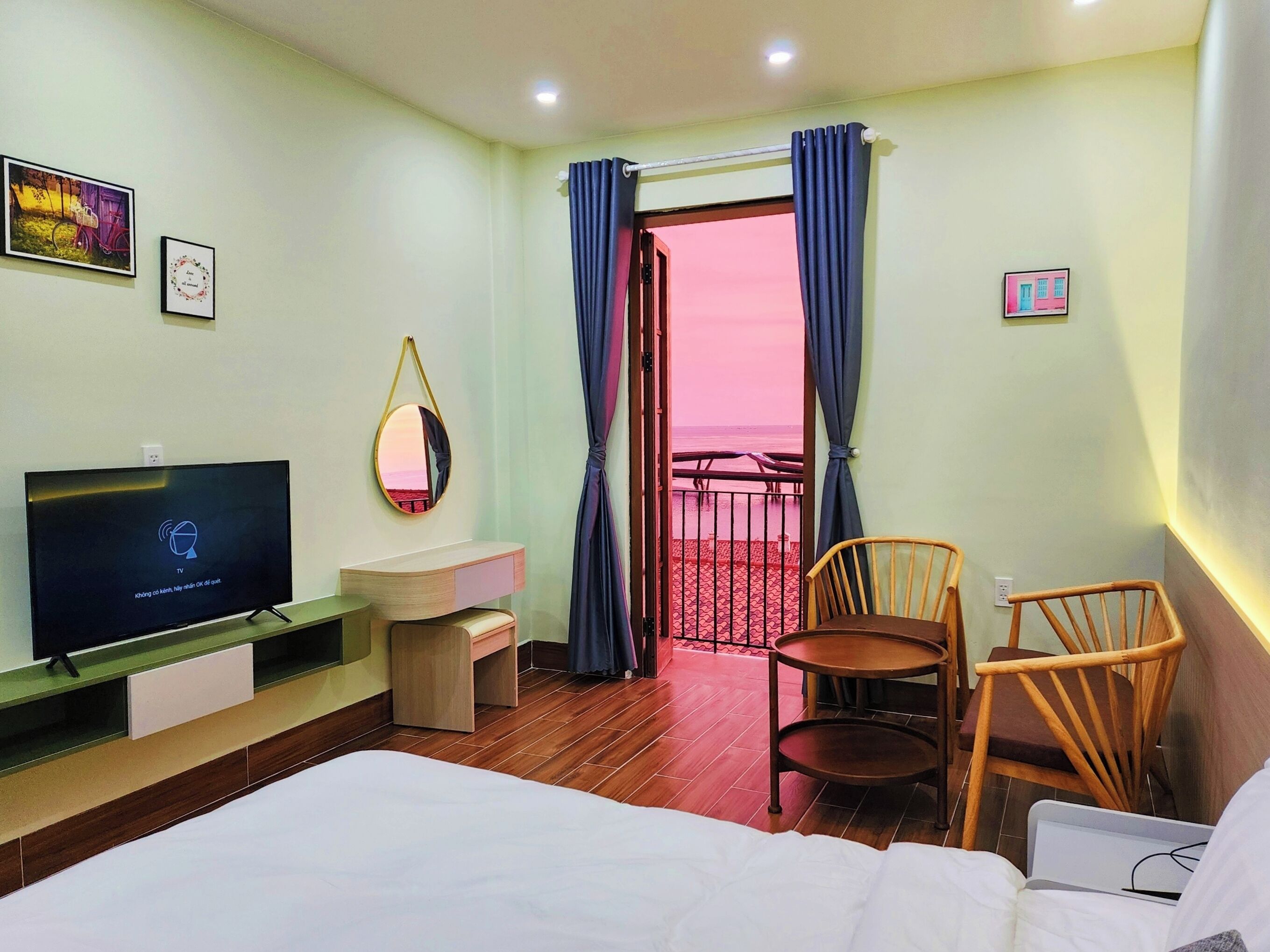 Dobbeltrom – premier (501) | Sengetøy av topp kvalitet, senger med overmadrass, minibar og skrivebord