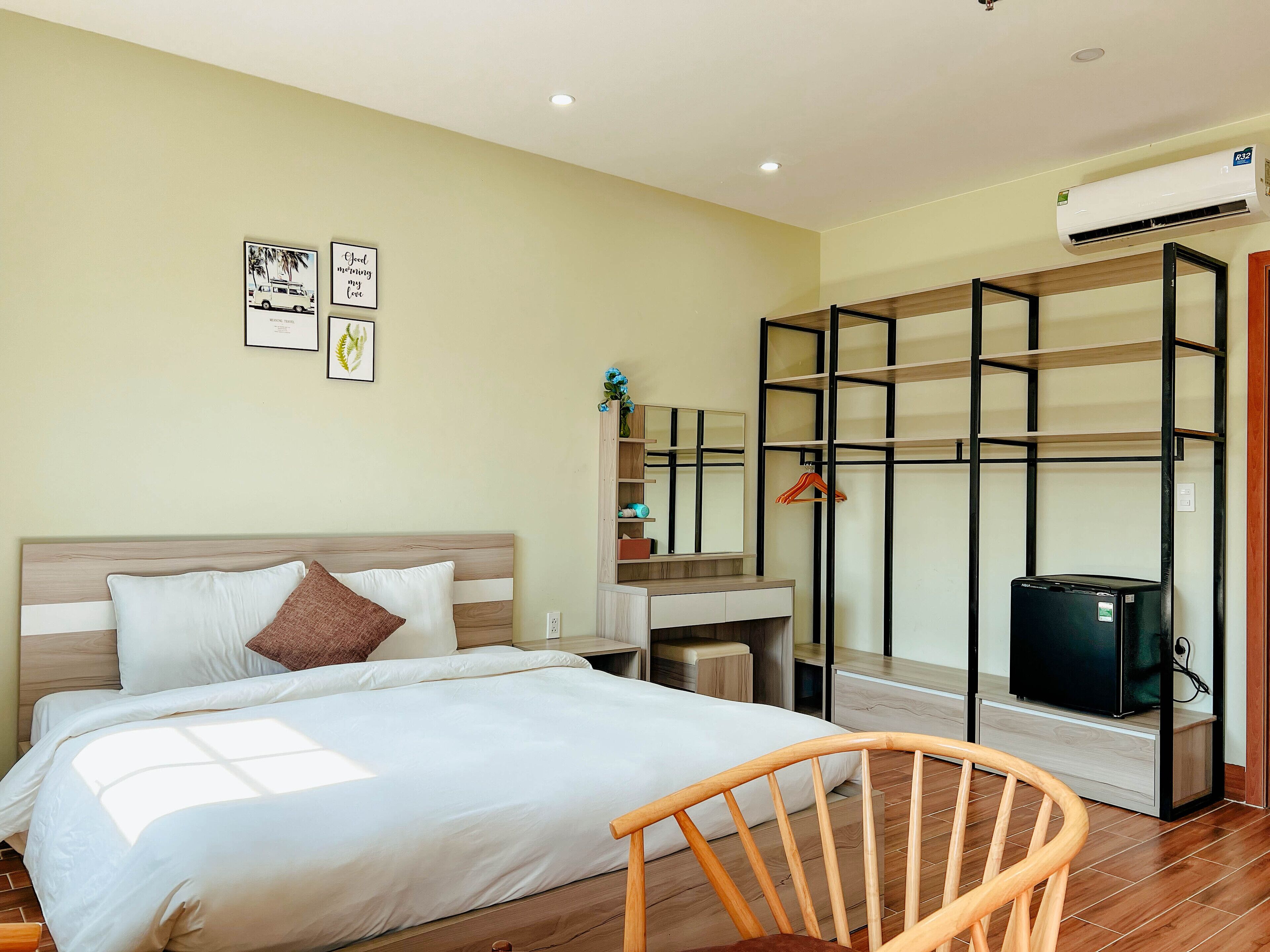 Dobbeltrom – deluxe (202-302) | Sengetøy av topp kvalitet, senger med overmadrass, minibar og skrivebord