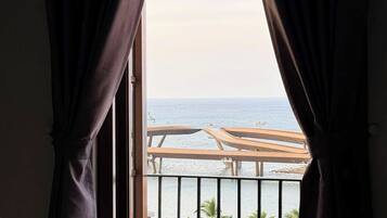 Premier Double Room | Premium bedding, pillow-top beds, minibar, desk