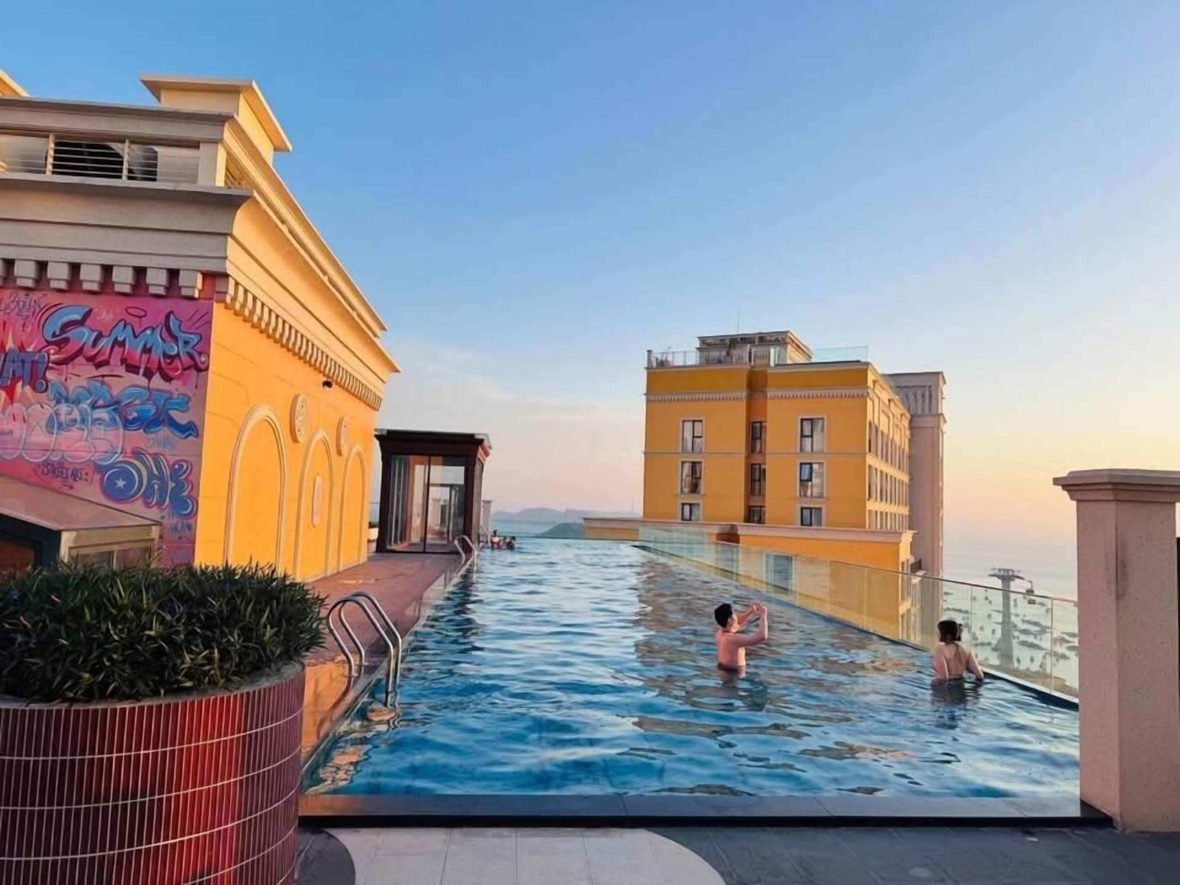 Family Studio Suite | Private pool