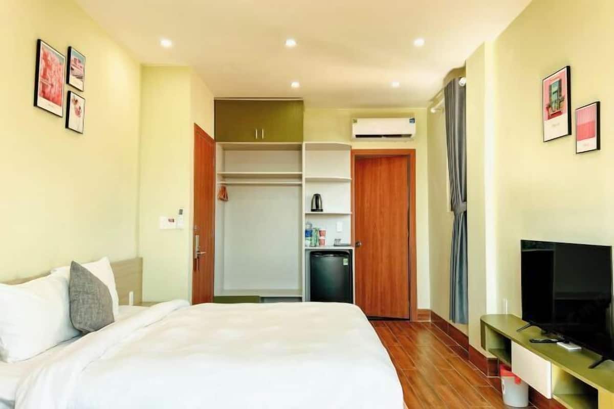 Roupas de cama premium, camas com colchões pillow-top, frigobar