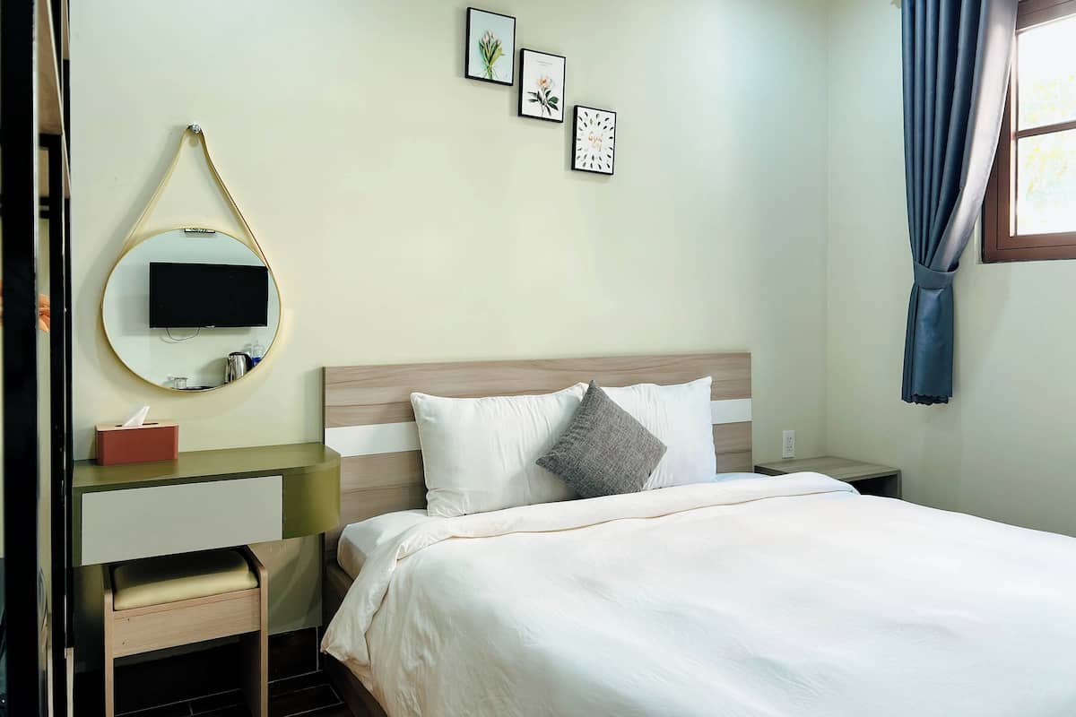 Superior Room | Pillow-top beds, minibar, desk, blackout curtains