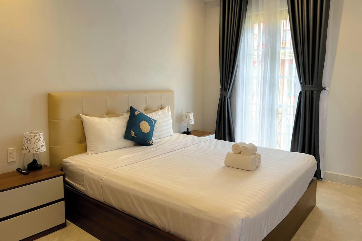 Panoramic-Apartment, 2 Schlafzimmer, Meerblick, Meerseite | Hochwertige Bettwaren, Pillowtop-Betten, Minibar, Schreibtisch