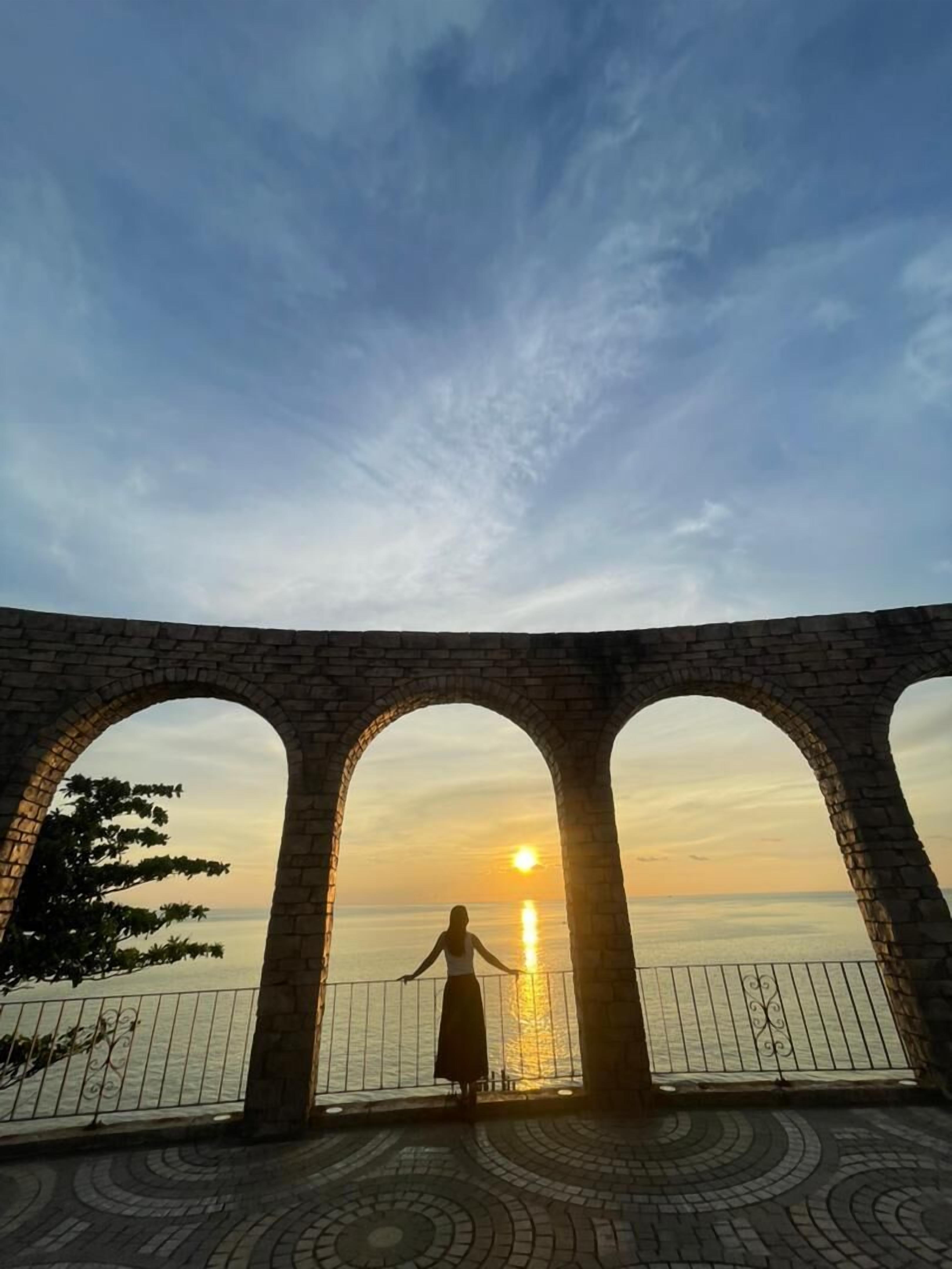 Foto - Sea Sunset Hotel - Welcome to a Mixing World of Friends