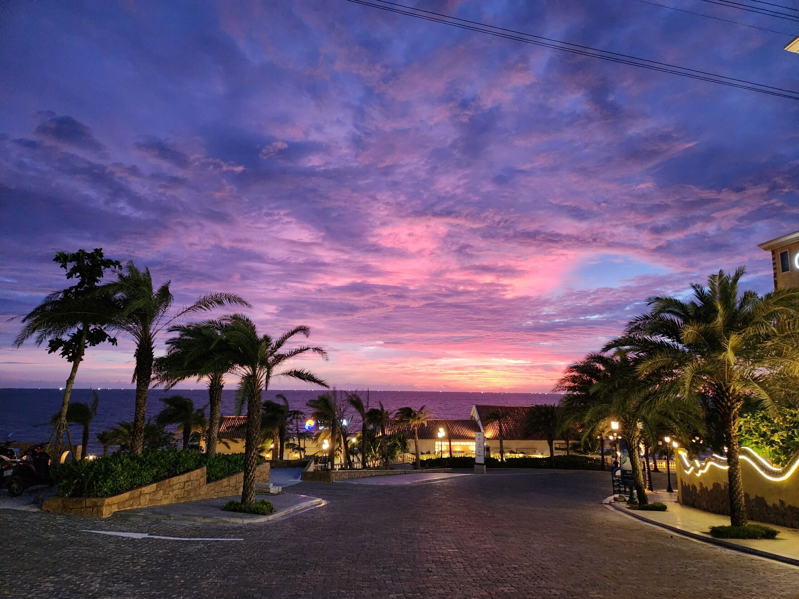 Photo - Sea Sunset Hotel Phu Quoc - Welcome to a mixing world of friends