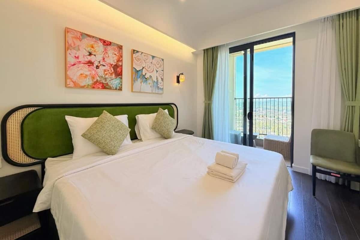 Premium bedding, pillow-top beds, minibar, desk