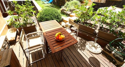 Elegant 2-level furnished and air-conditioned apartment with garden