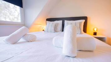 2 habitaciones, escritorio, tabla de planchar con plancha y wifi