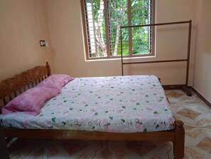 3 bedrooms, bed sheets