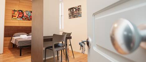 9 bedrooms, WiFi, bed sheets