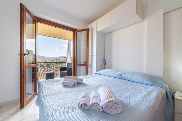 2 bedrooms, WiFi, bed sheets - BIANCOMARE HOUSE (Sardegna)