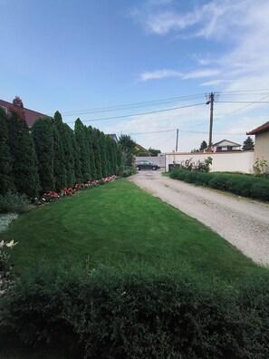 Property grounds - Modern cozy house Bratislava - Pet friendly (Bratislava)