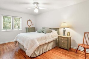 4 bedrooms, iron/ironing board, free WiFi, bed sheets