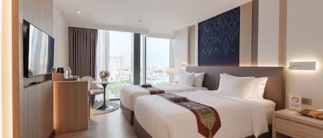 Deluxe Twin Room | Free minibar items, desk, soundproofing, rollaway beds