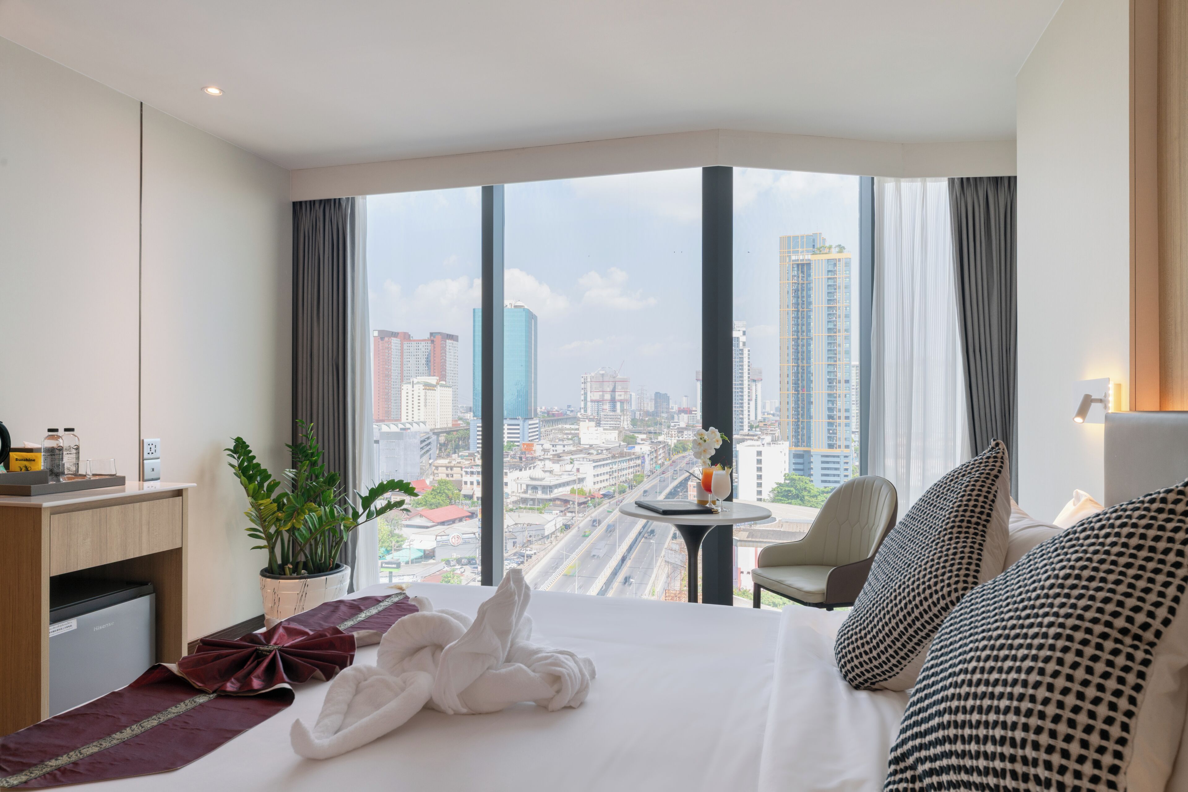 Deluxe-Einzelzimmer | Minibar (mit einigen kostenlosen Artikeln), Schreibtisch