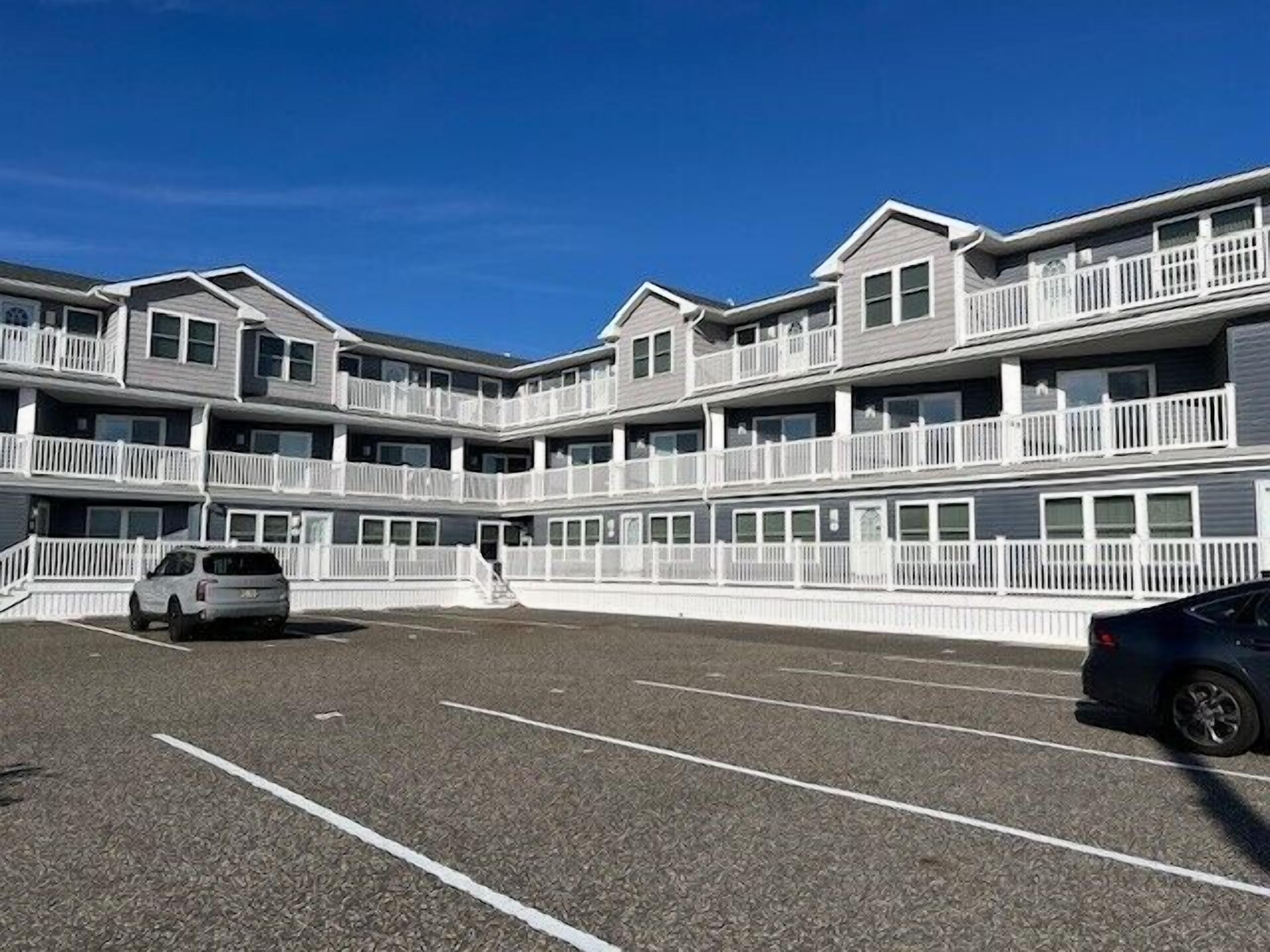 3 bedroom, 2 bath condo beach front
