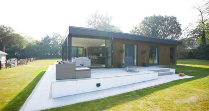 Contemporary Cosy 2 bed retreat set withing 3 acres, fully loaded kitchen