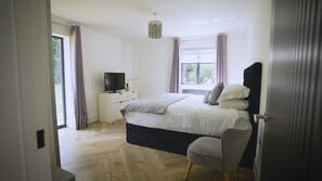 2 多间卧室、熨斗/熨衣板、免费 WiFi、床单