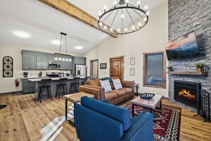 Smart TV, fireplace, DVD player