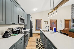 Fridge, microwave, oven, stovetop - Brand New Luxe Cabin Overlooking Downtown - Amazing! (Gatlinburg)