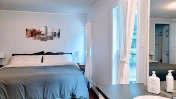 4 bedrooms, desk, iron/ironing board, WiFi