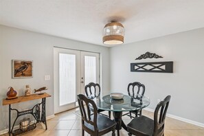 House, 2 Bedrooms | Dining