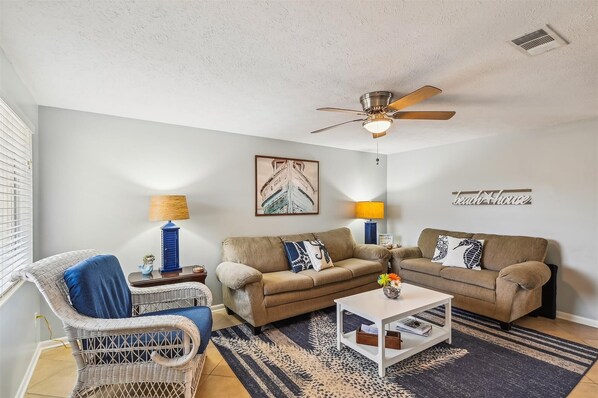 Casa, 2 habitaciones | Área de sala de estar