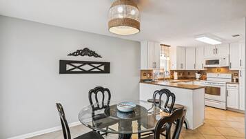 House, 2 Bedrooms | Dining