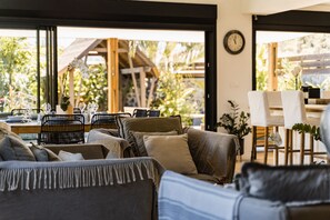 Dining - Villa Sharma 5 étoiles : Tropical, luxe, détente et bien être (Saint-Pierre)