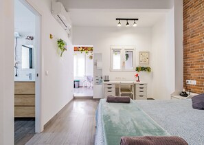 5 bedrooms, desk, free WiFi