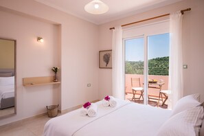 2 soverom, safe på rommet, skrivebord og lydisolert