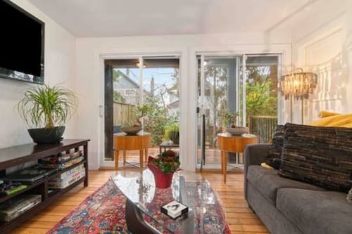 1BD Gem with Unparalleled Charm