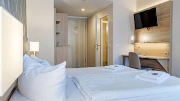 Hypo-allergenic bedding, desk, free WiFi, bed sheets