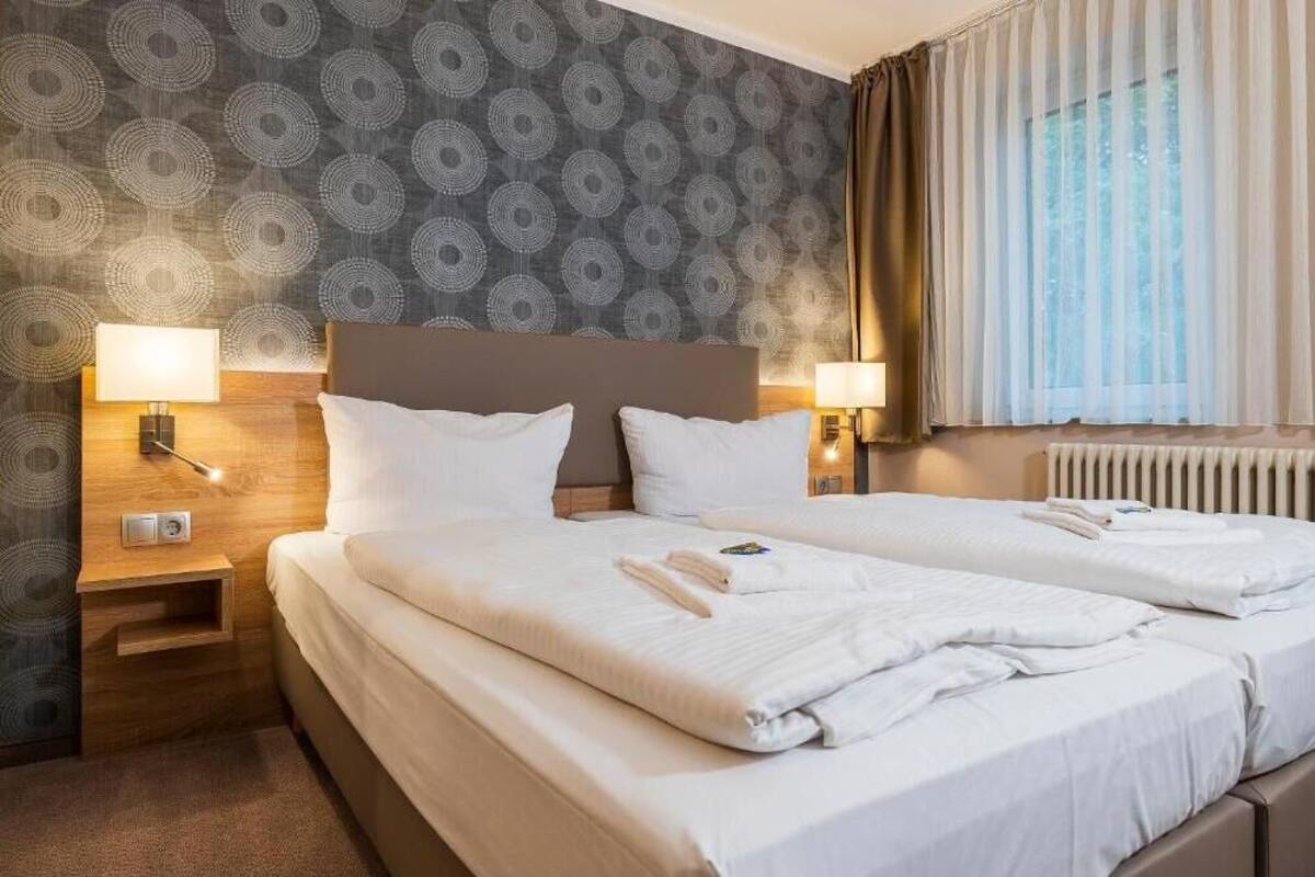 Dobbeltrom – classic | Allergitestet sengetøy, skrivebord, wi-fi (inkludert) og sengetøy