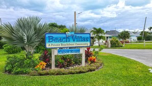 Property grounds - Luxury beach villa in paradise. (Treasure Cay)