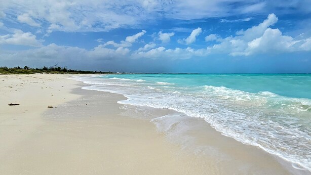 A beach with clear turquoise waters and a sandy shore. - Luxury beach villa in paradise. (Treasure Cay)