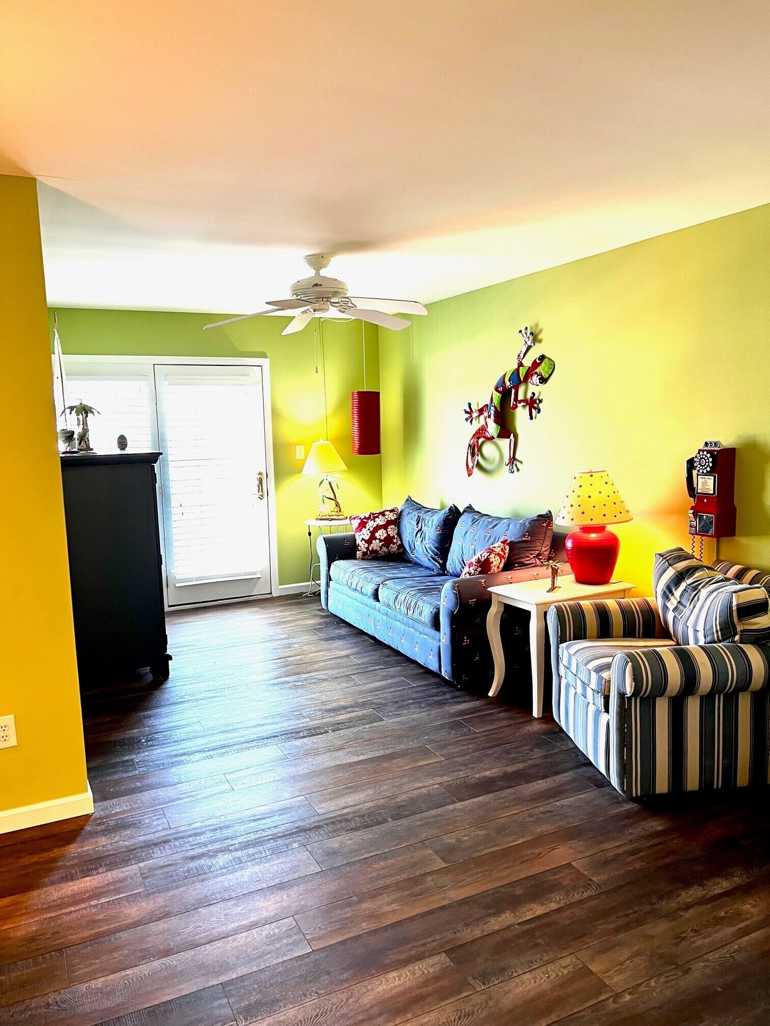 Smart TV, fireplace, video games, DVD player