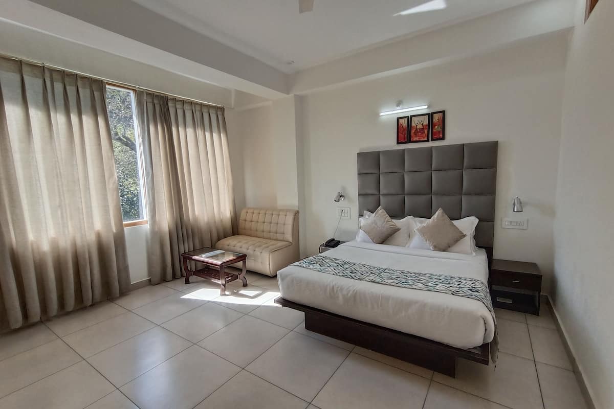Deluxe Room | 1 bedroom, bed sheets