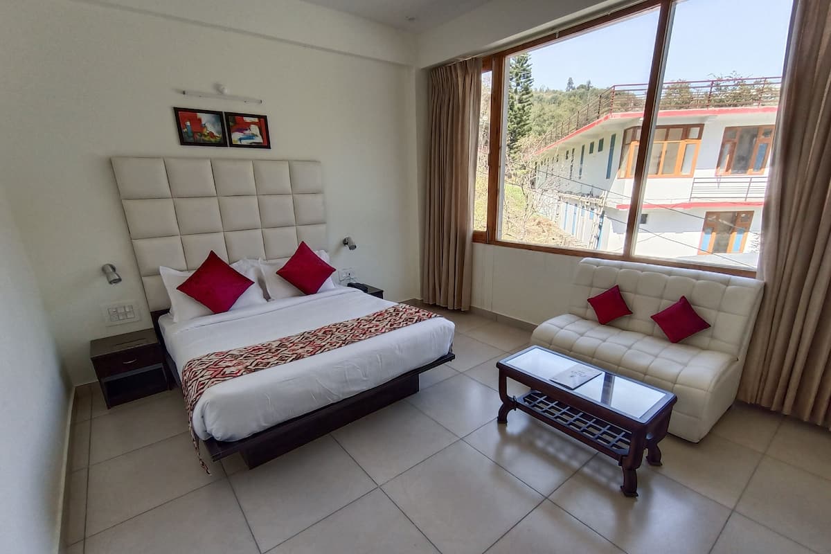Deluxe Room | 1 bedroom, bed sheets