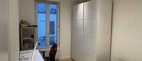 1 habitación, wifi y ropa de cama